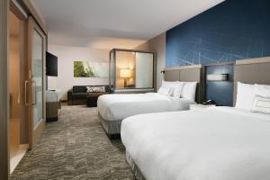 Postelja oz. postelje v sobi nastanitve SpringHill Suites Dallas DFW Airport South/CentrePort