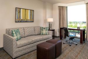 Zona d'estar a Sheraton Suites Chicago Elk Grove