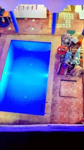 ein großer Pool mit blauem Wasser in einem Zimmer in der Unterkunft Tigmi surf morocco in Tiguemmi nʼAït Bihi