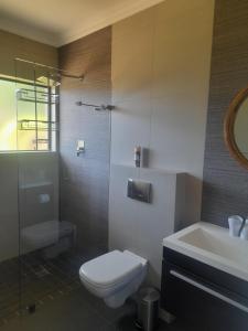 A bathroom at Cornerstone Guesthouse Alk Van Zyl