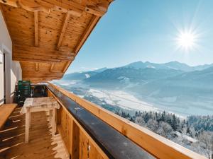 balcón con vistas a las montañas en Apartment Tauernblick by Interhome, en Bramberg am Wildkogel