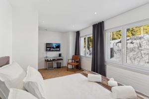 Una cama o camas en una habitación de Crans Montana Suites