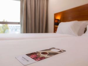 Krevet ili kreveti u jedinici u okviru objekta Hotel Mercure Lisboa