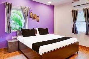 Cama ou camas em um quarto em Super Hotel O Bopodi Near Pune IT Park