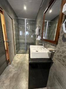 een badkamer met een wastafel en een douche bij Green valley boutique in Paro