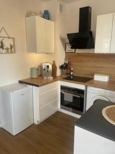 Η κουζίνα ή μικρή κουζίνα στο Apartament Calineczka