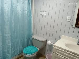 Un baño de Hostal Reymar