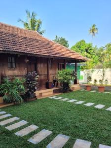 Un jardín fuera de Cherai Beach Palace