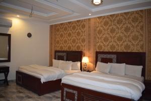 Ένα ή περισσότερα κρεβάτια σε δωμάτιο στο Hotel SR Lounge Multan