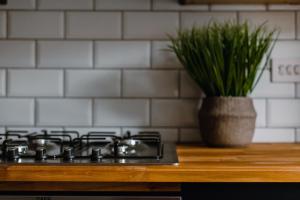 A kitchen or kitchenette at ComfySleep Apartments