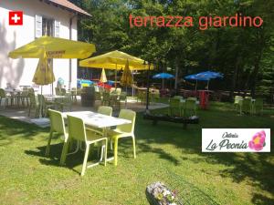 Um jardim em MOUNTAIN HOTEL Osteria di MONTAGNA La Peonia Monte Generoso