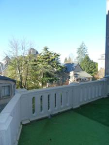 Un jardín fuera de Logis Hôtel du Midi - Rodez Centre-Ville