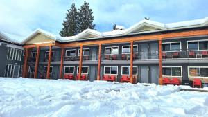 Alpine Inn & Suites durante o inverno