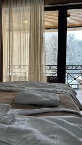 A bed or beds in a room at NEW LION Kingdom in Borjomi