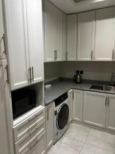 Una cocina o cocineta en Manazel Marez for serviced apartments