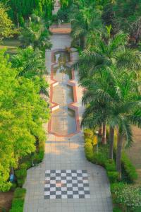 Kebun di luar Ambassador Ajanta Hotel, Aurangabad