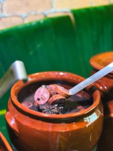 Makanan di atau di tempat lain dekat hotel