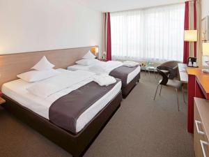 Ліжко або ліжка в номері Mövenpick Hotel Münster am Aasee