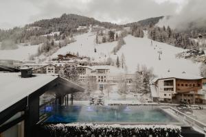 Hotel Berghof - St Johann in Salzburg om vinteren