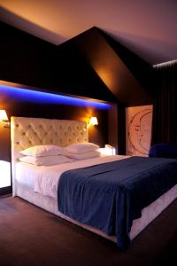 A bed or beds in a room at LH Hotel&SPA