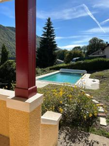 Swimmingpoolen hos eller tæt på 5 bedroom house in Annecy between town and countryside