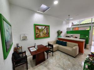 a living room with a couch and a table at Hotel Casa Quinta Salento in Salento