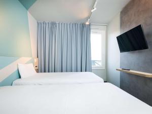 Una cama o camas en una habitación de Ibis Budget Lyon Caluire Cité Internationale