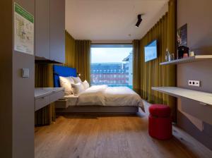 b'mine hotel Düsseldorf में एक कमरे में एक या कई बेड