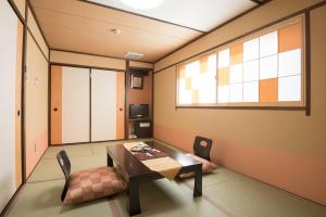 Гостиная зона в Tenpyo Ryokan