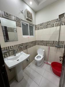 Bathroom sa Palm View Residences