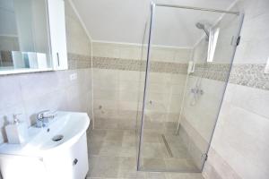 Ванна кімната в Casa Hanea Apartament etaj 1 cada hidromasaj