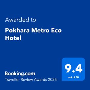 Zrzut ekranu telefonu komórkowego z tekstem przyznanym pakistańskiemu metropolii ego w obiekcie Pokhara Metro Eco Hotel w mieście Pokhara