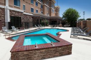 Poolen vid eller i närheten av Courtyard by Marriott Lubbock Downtown/University Area