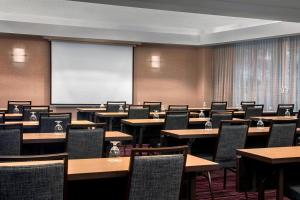 Area bisnis dan/atau ruang konferensi di Courtyard By Marriott Jersey City Newport