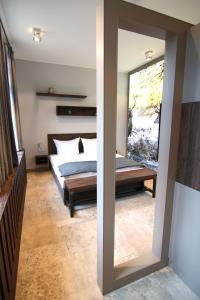 A bed or beds in a room at StrandBerg's Designhotel Viktoria