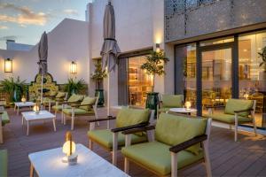 A seating area at Querencia de Sevilla, Autograph Collection