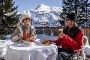 Gosti u objektu Hotel Burgwald - Ski In & Ski Out