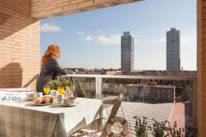 En balkong eller terrass på Enjoybcn Marina Apartment