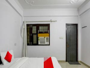 OYO 81115 Hotel Shyama Inn में एक कमरे में एक या कई बेड