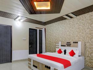 OYO 81115 Hotel Shyama Inn में एक कमरे में एक या कई बेड