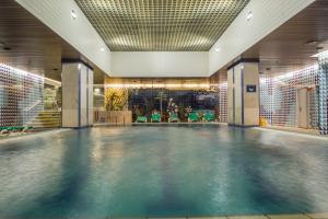 Hồ bơi trong/gần Porto Palácio Hotel by The Editory