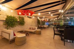 a dining room with tables and chairs in a restaurant at Hilton Garden Inn Iquique in Iquique