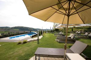 Swimming pool sa o malapit sa Maiers Kuschelhotel Loipersdorf Deluxe - ADULTS ONLY