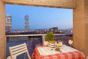 En balkong eller terrass på Enjoybcn Marina Apartment