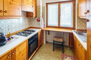 A cozinha ou cozinha compacta de Villa Franchetti - Stayincortina