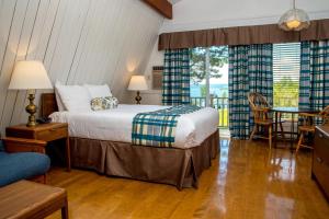 Tempat tidur dalam kamar di Silver Dart Lodge