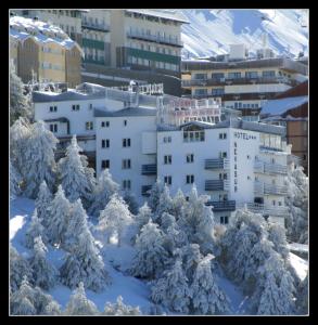 Hotel Nevasur during the winter