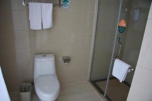 Bathroom sa GreenTree Inn Jiangsu Nanjing Olympic Sports Center Express Hotel