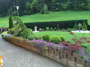 Un jardín fuera de Haus Tina Zimmer