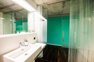 Ένα μπάνιο στο HOTEL APART - Welcoming l Urban Feel l Design